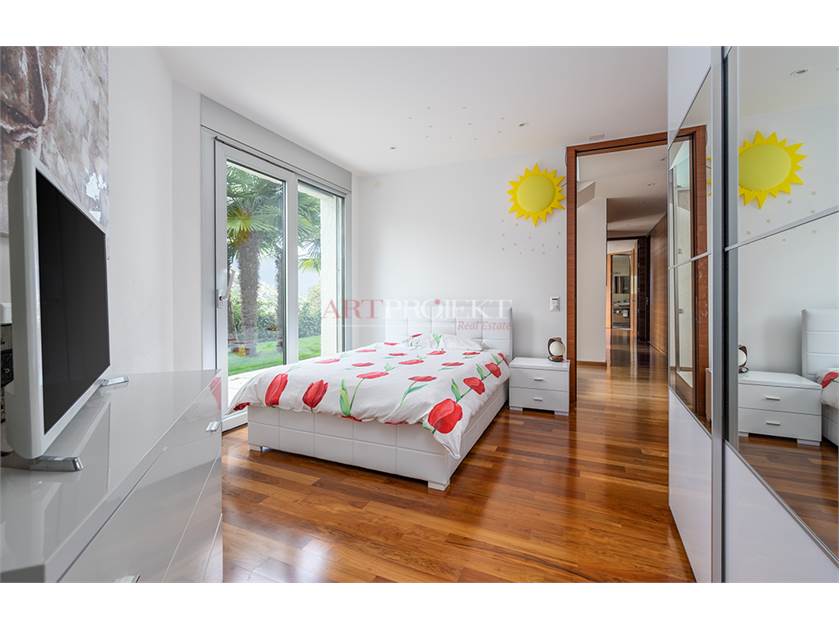 Lugano – Prestigiosa villa con vista lago e raffinati spazi esterni / ArtProjekt SA