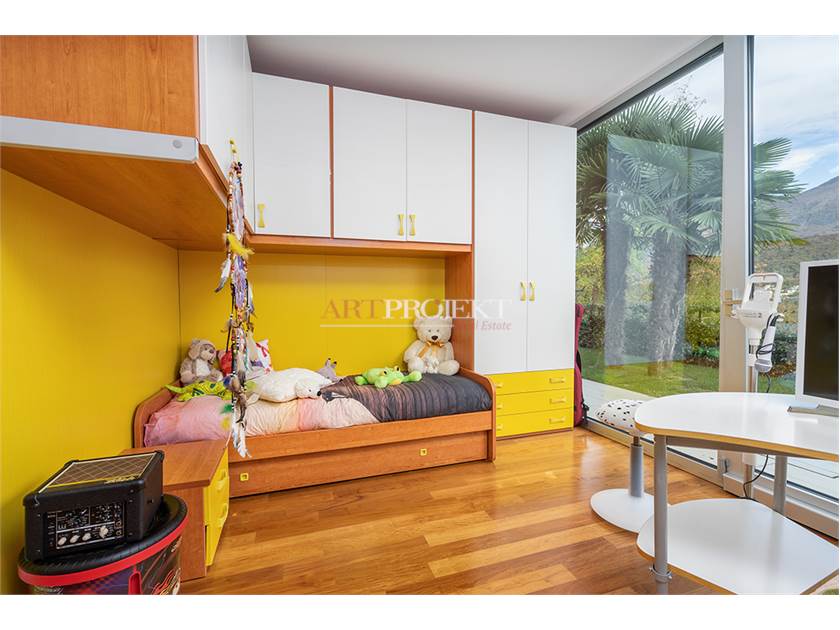 Lugano – Prestigiosa villa con vista lago e raffinati spazi esterni / ArtProjekt SA