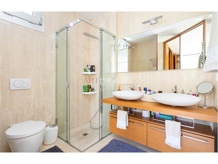 Lugano – Prestigiosa villa con vista lago e raffinati spazi esterni / ArtProjekt SA