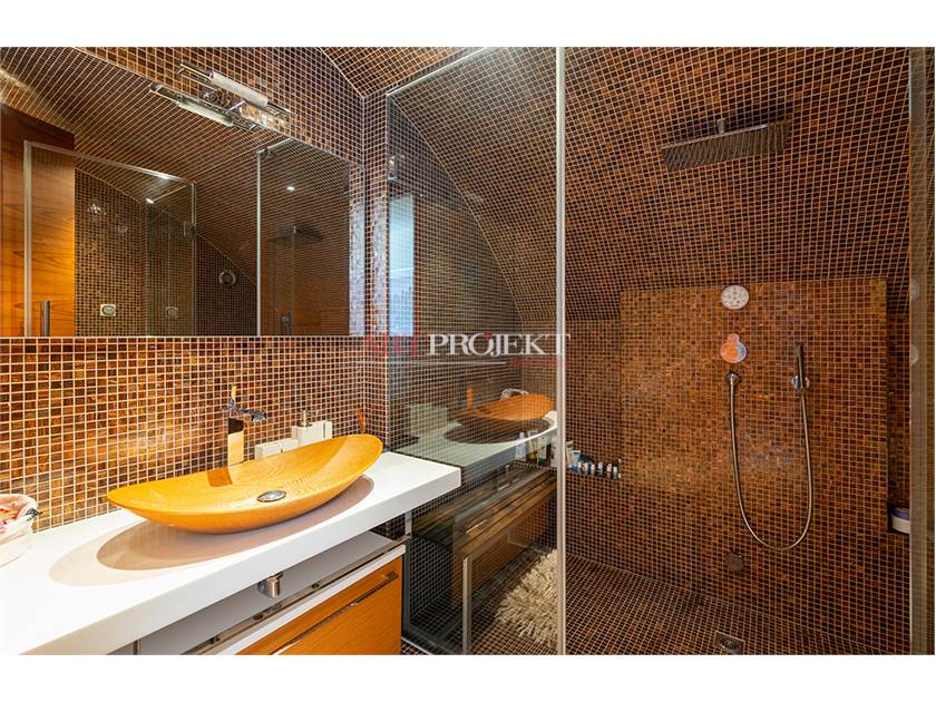 Lugano – Prestigiosa villa con vista lago e raffinati spazi esterni / ArtProjekt SA