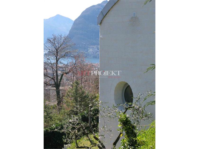 Lugano – Prestigiosa villa con vista lago e raffinati spazi esterni / ArtProjekt SA