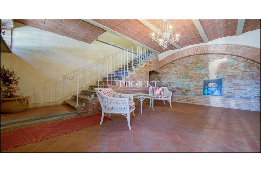 Casale toscano con piscina in vendita a Pisa / ARTPROJEKT