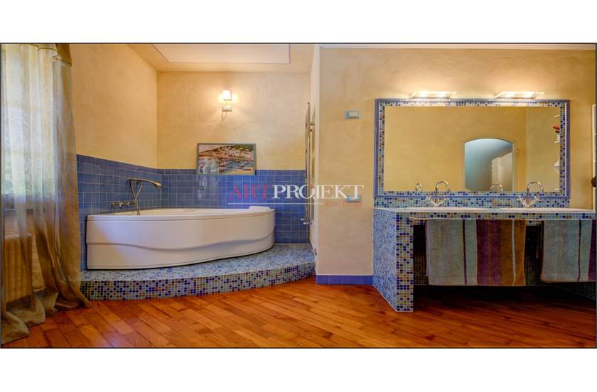 Casale toscano con piscina in vendita a Pisa / ARTPROJEKT